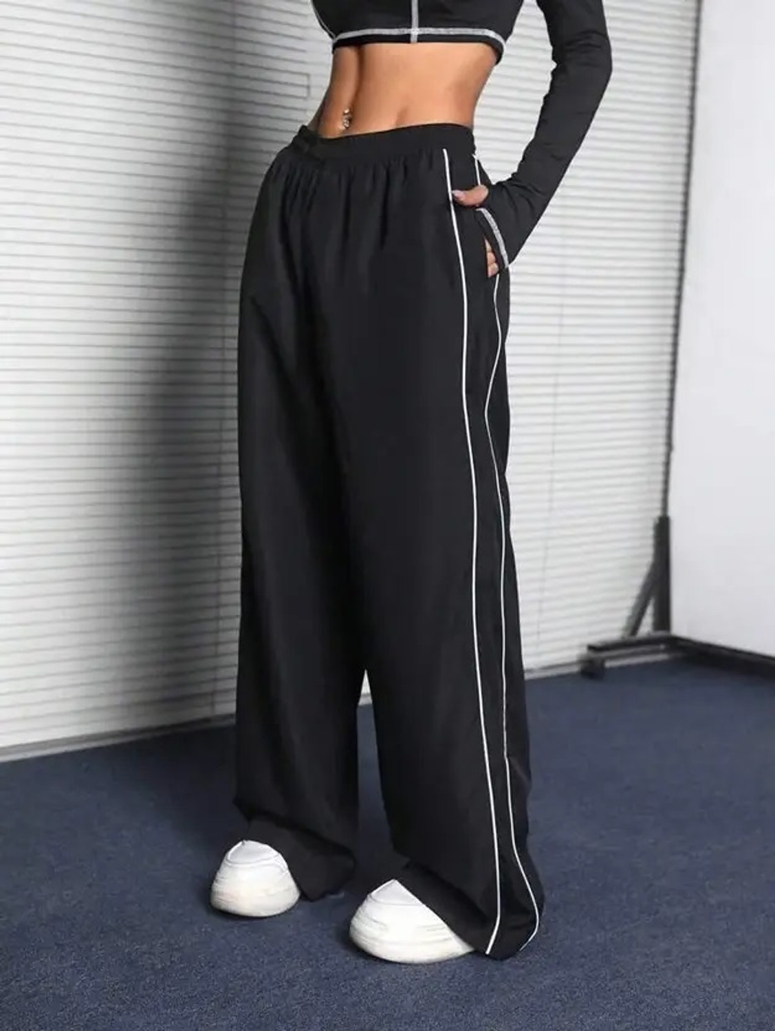 Image of A R J FASHION Loose Fit Women Black Trousers