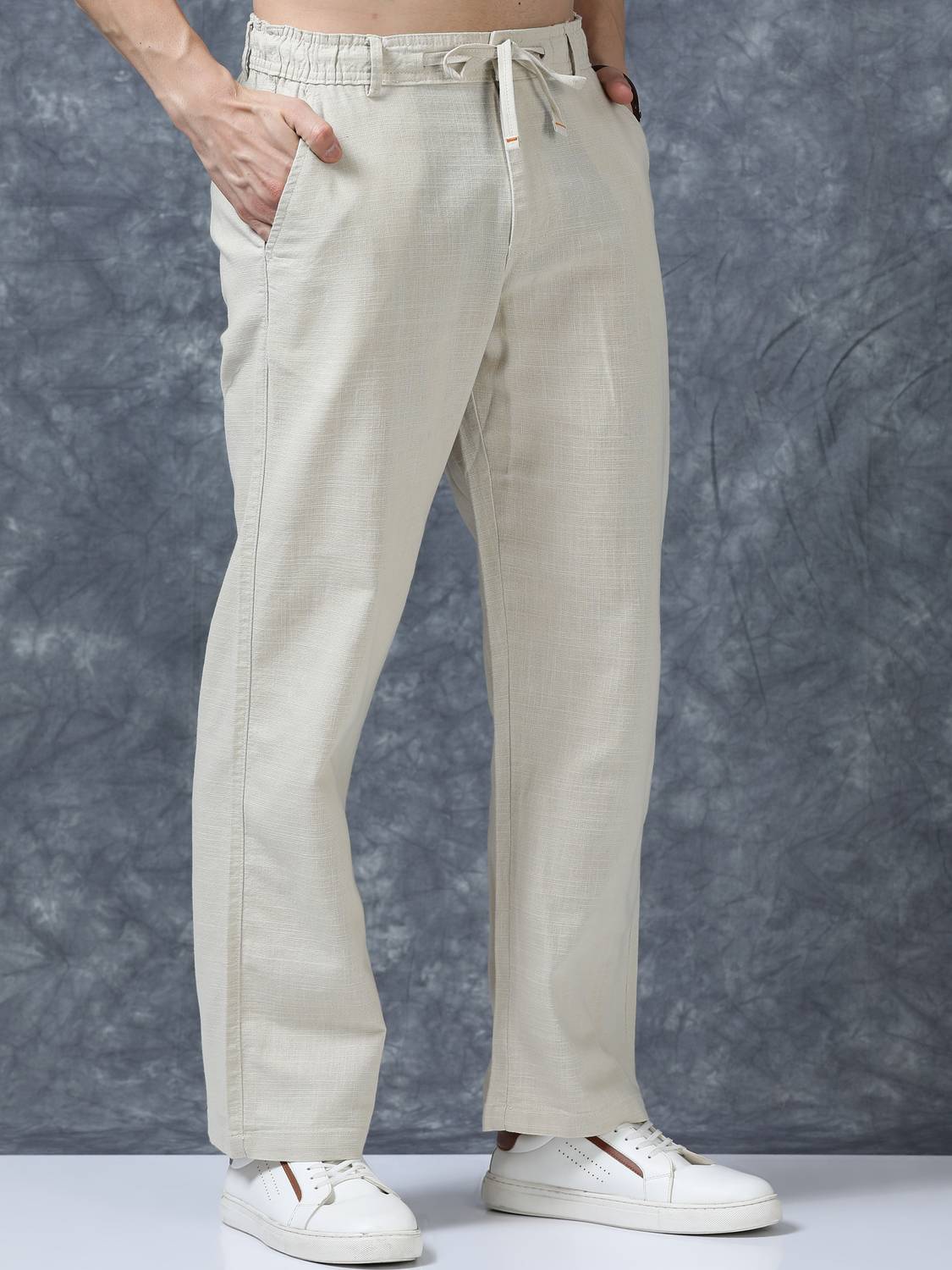 Roadster Relaxed Men Cream Trousers - Image 3