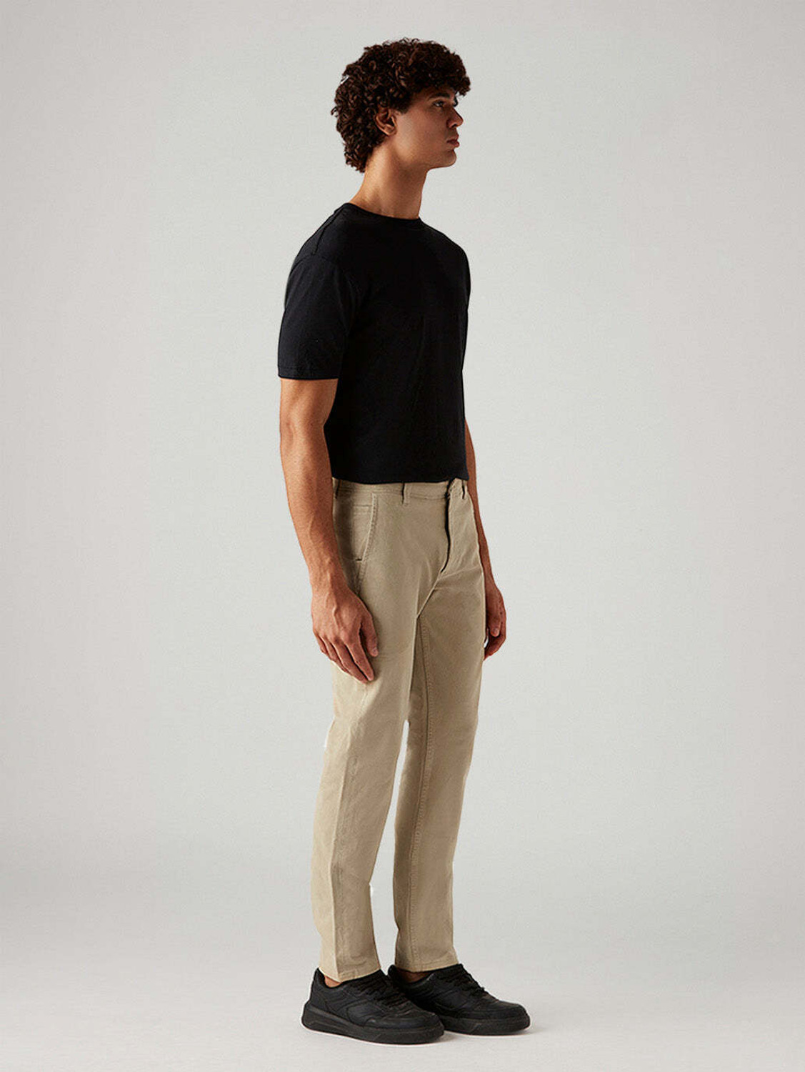 Image of LEVI'S Slim Fit Men Beige Trousers