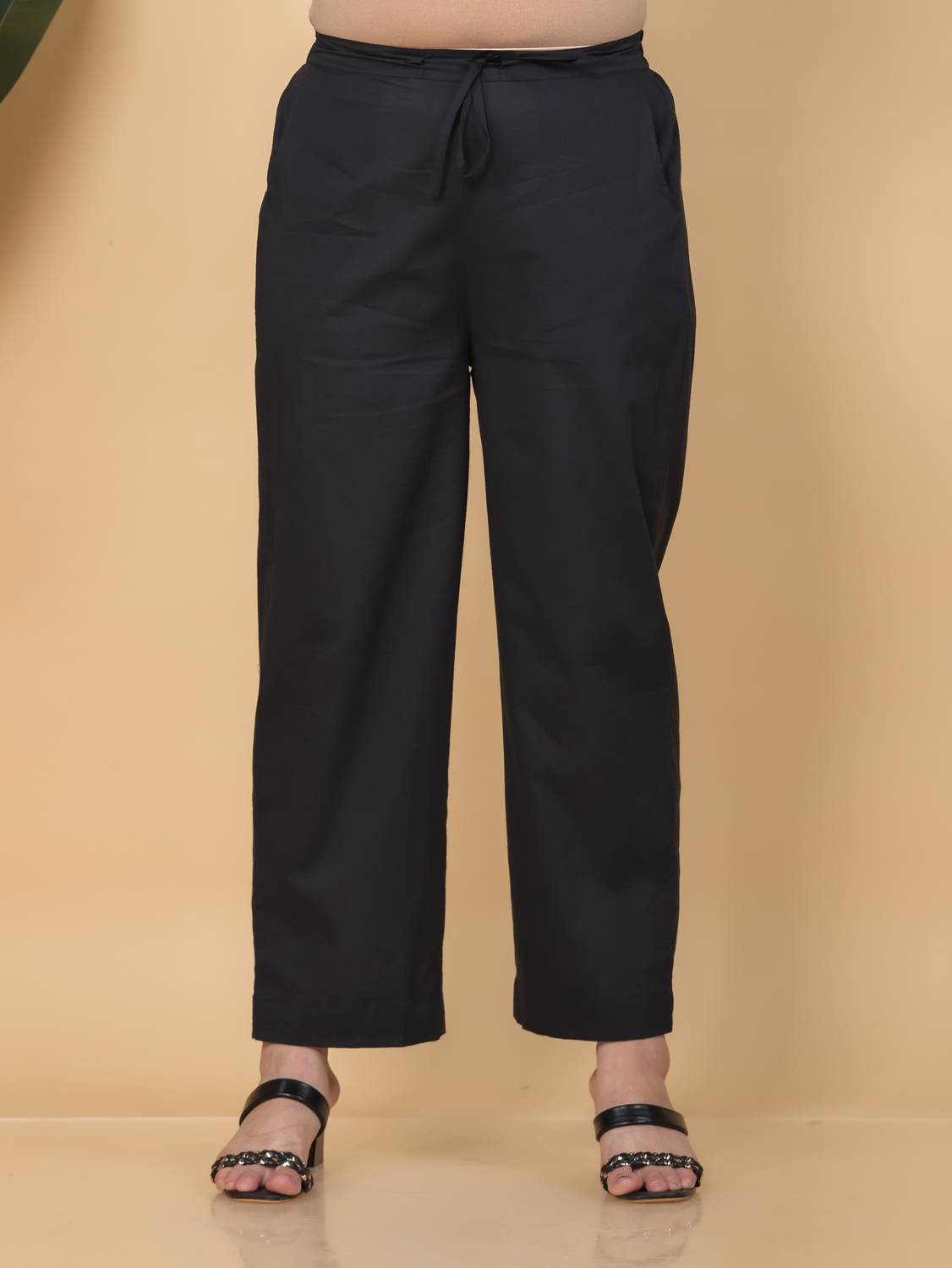 Aramya Comfort Fit Women Black Trousers