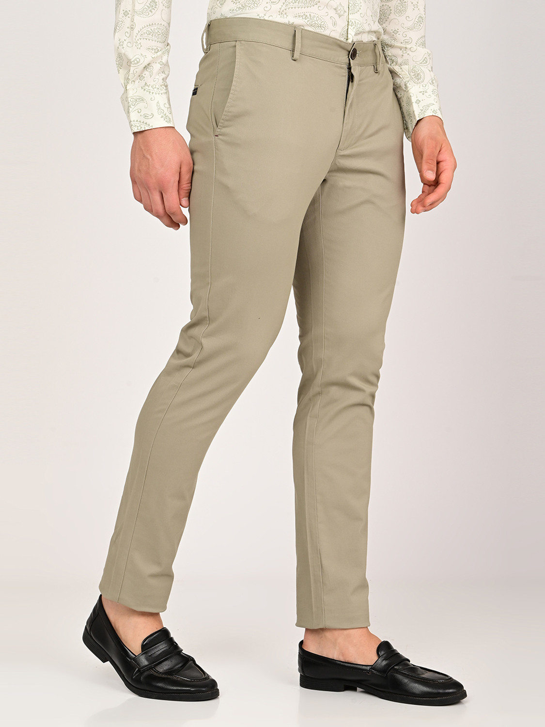 Image of INDIAN TERRAIN Slim Fit Men Green Trousers