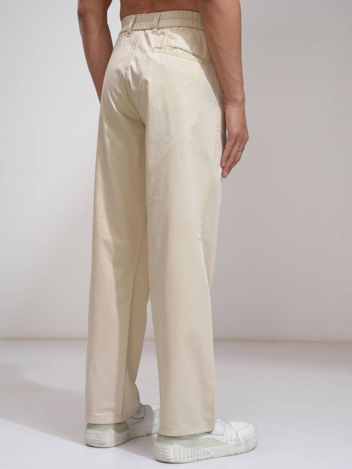 HIGHLANDER Men Straight Fit White Cotton Trousers - Image 2