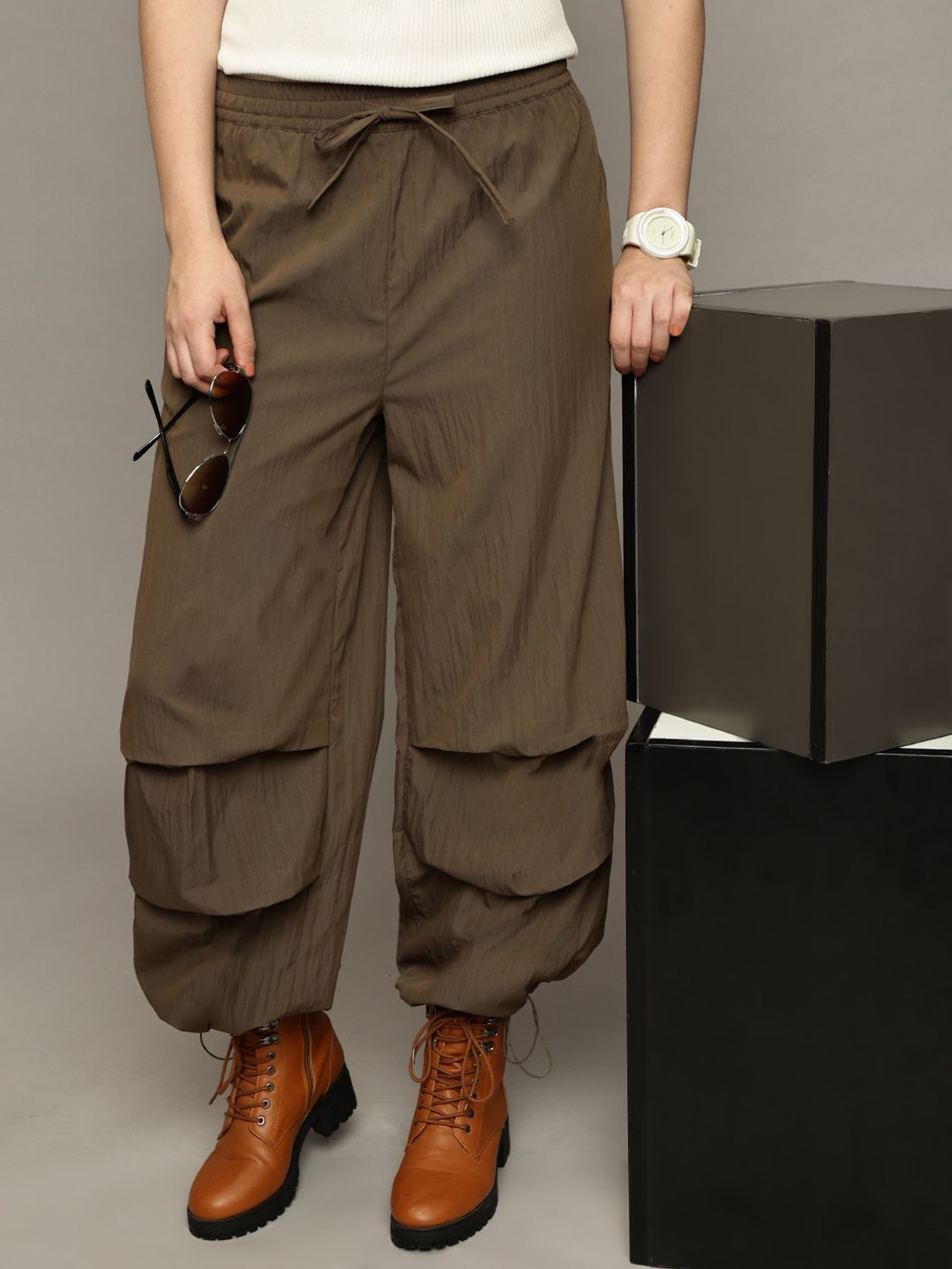 Image of Roadster Regular Fit Men Brown Trousers