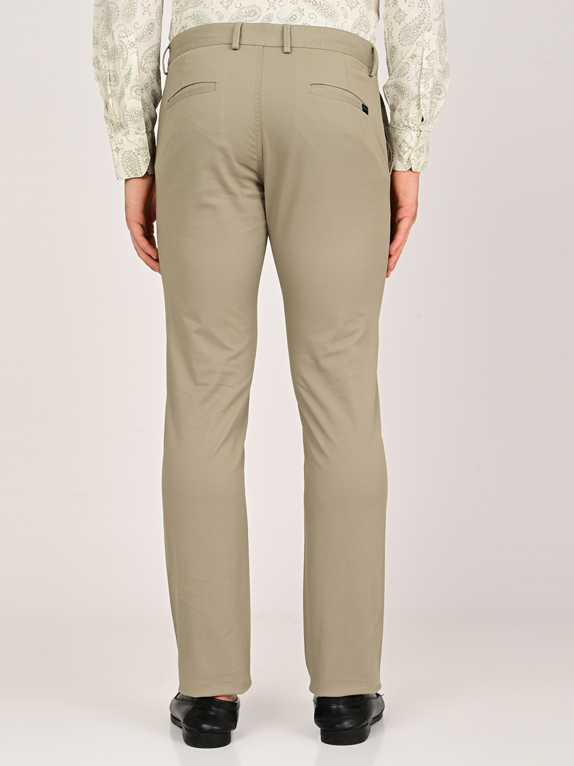 Image of INDIAN TERRAIN Slim Fit Men Green Trousers