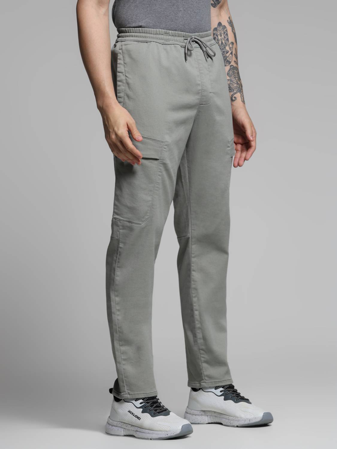 JACK & JONES Solid Regular Fit Cargo Trousers