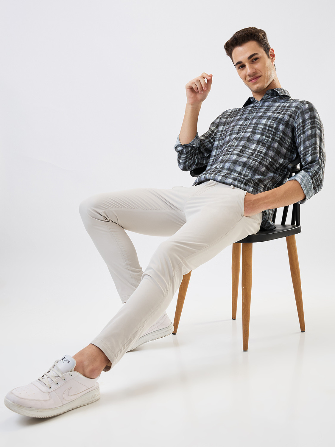 Image of Spykar Slim Fit Men White Trousers