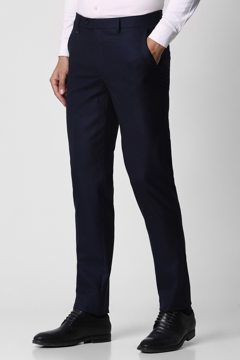 Image of VAN HEUSEN Men Slim Fit Blue Cotton Blend Trousers