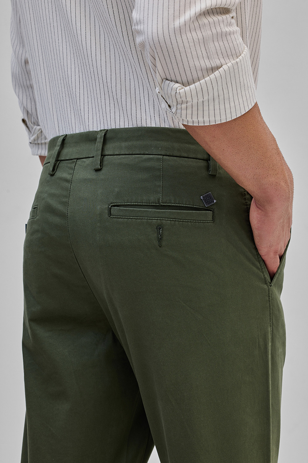 Image of Snitch Men Slim Fit Green Cotton Blend Trousers
