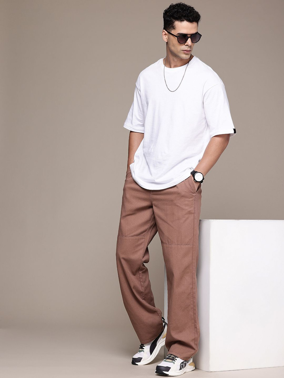 Image of Roadster Straight Fit Men Purple Trousers