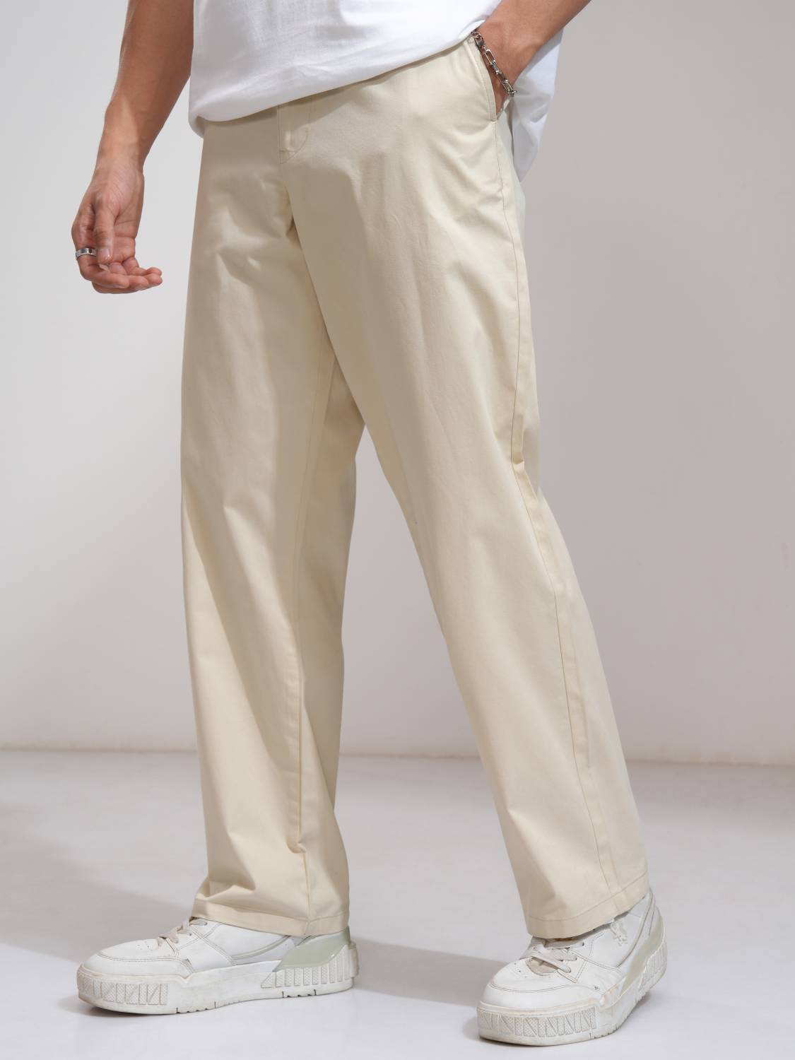 HIGHLANDER Men Straight Fit White Cotton Trousers - Image 4