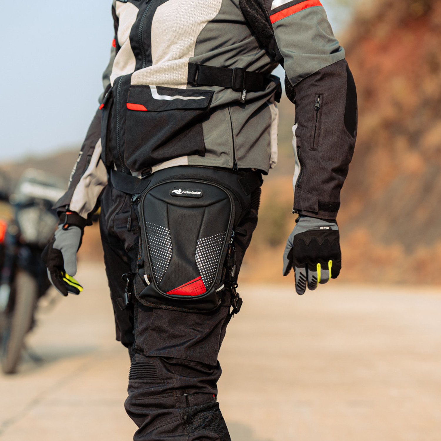 Image of Raida Raida Compass Thigh Bag 5L | EVA Shell | Thigh Bag to Tank Bag| YKK Zippers Luggage Box Black Polyester Motorbike Saddlebag