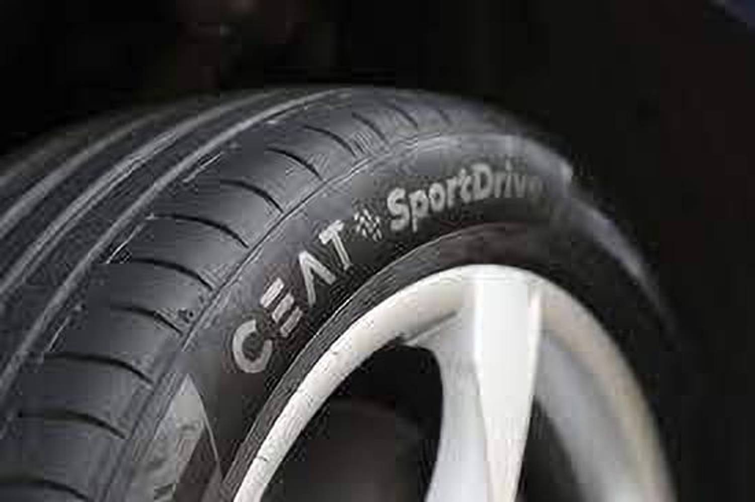 225 50 17  Ｘ１ CEAT 225/50R17 SPORTS DRIVE 4 Wheeler Tyre Price in India - Buy