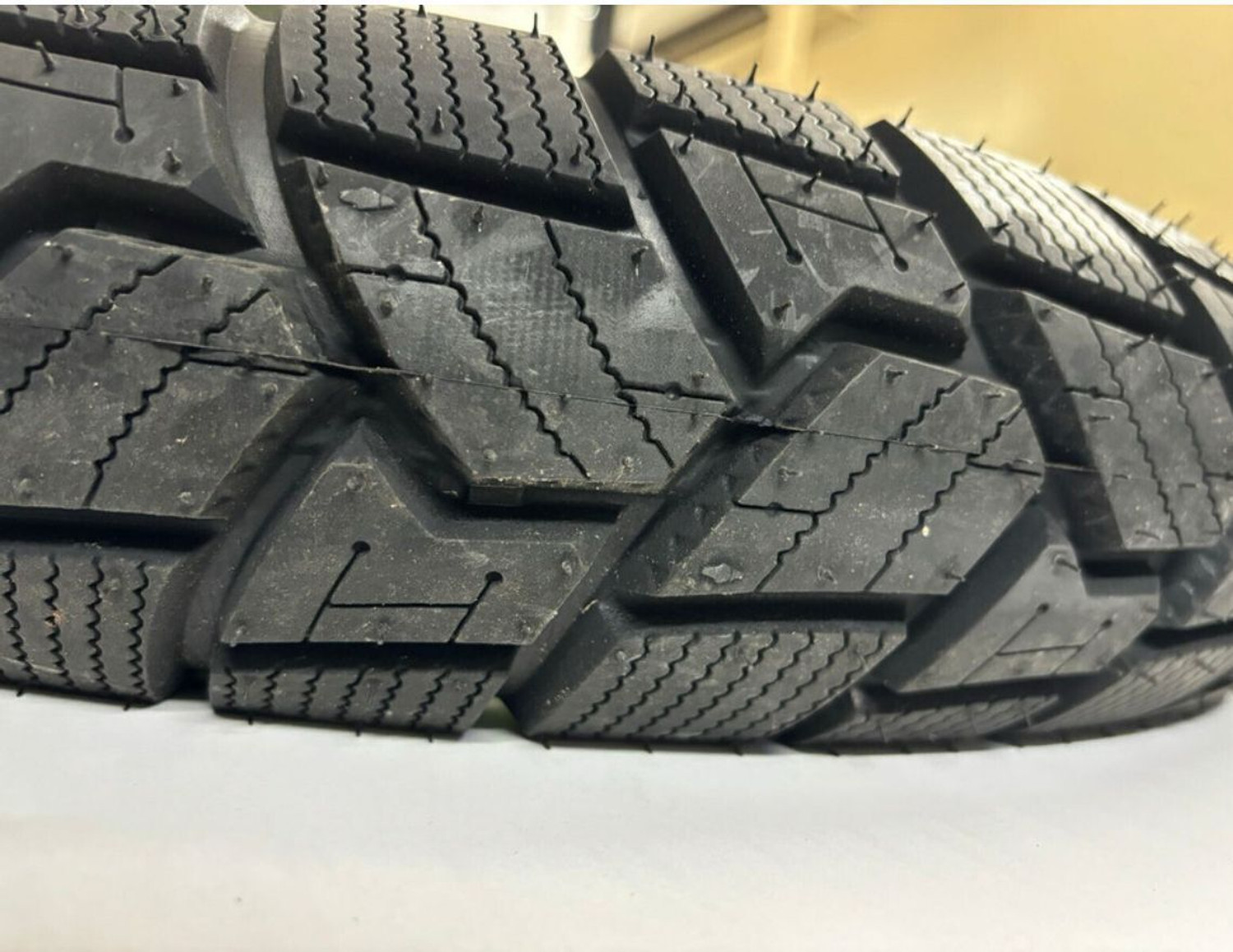 Image of vsr Winner 100 /90-17 Rear Two Wheeler Tyre