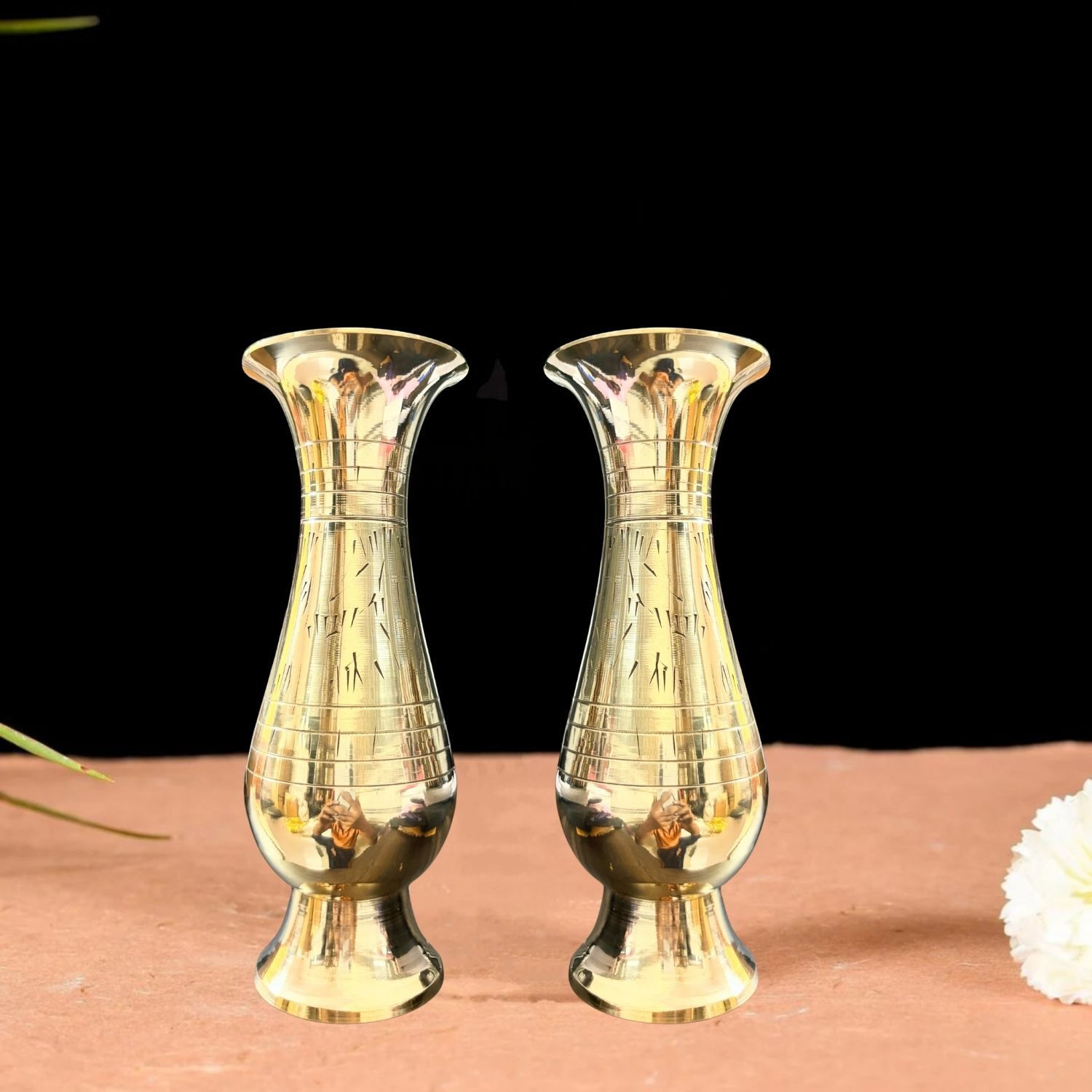 Image of Foxen Collection Decorative Brass Handicraft Vase - Perfect for Flowers & Gifting Brass Vase