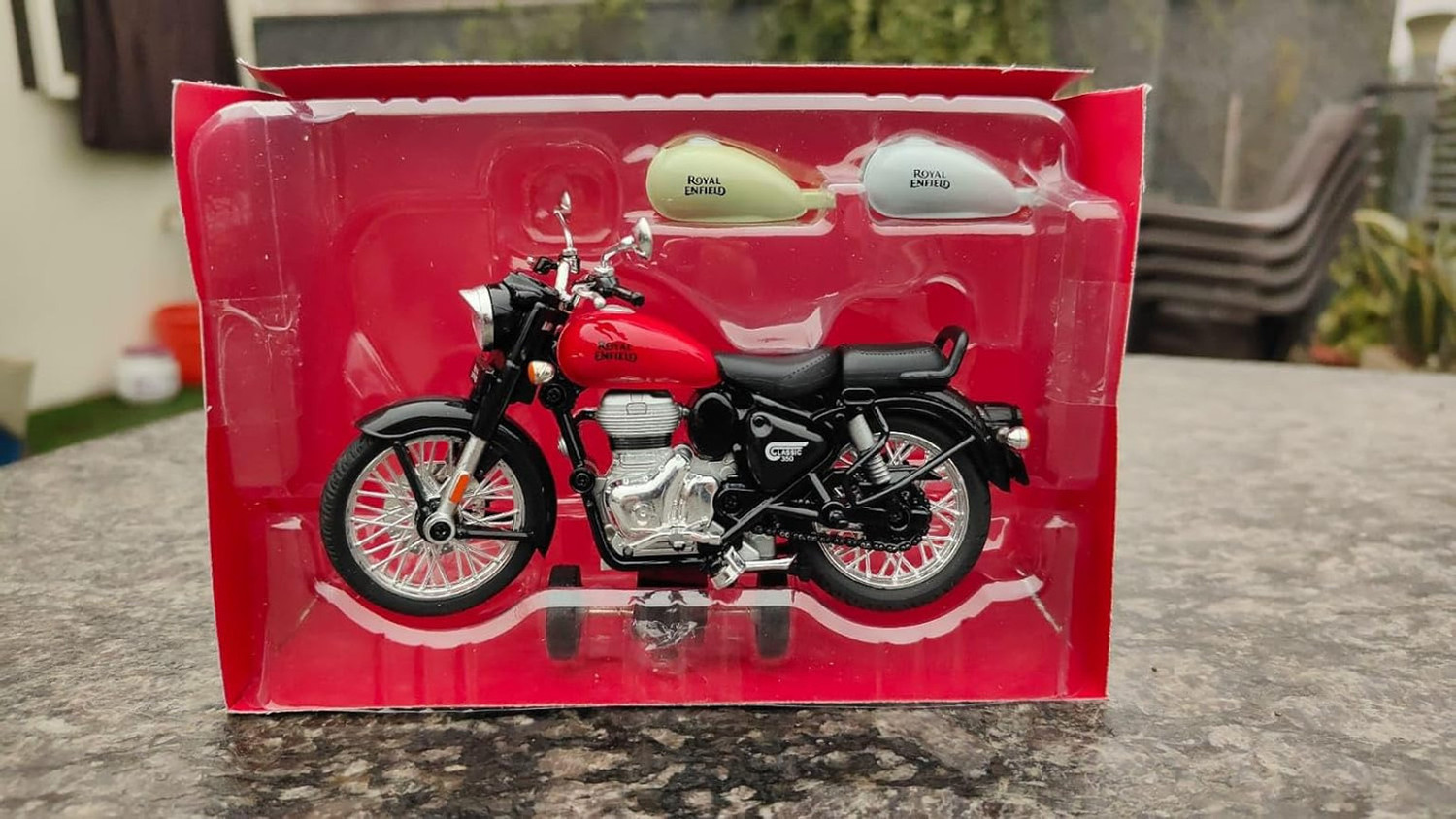 Image of Just craft 1 /15 Scale Model Bullet Bike Toy Classic 350 Royal Enfield (Red, Pack of: 1)