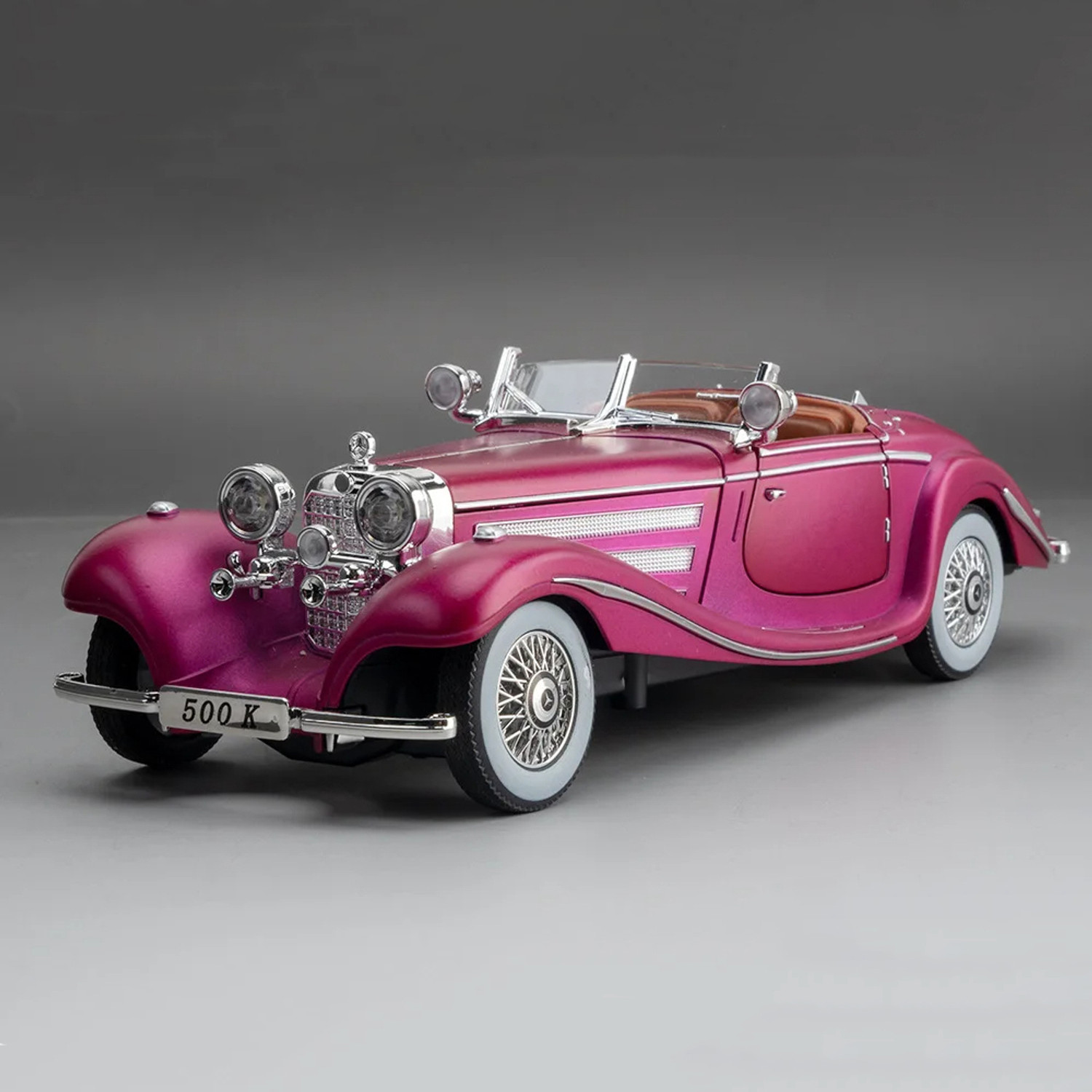 Image of UKAXA 124 Die Cast Vintage Model 500K Classic Car Pullback Openable Door Light & Sound