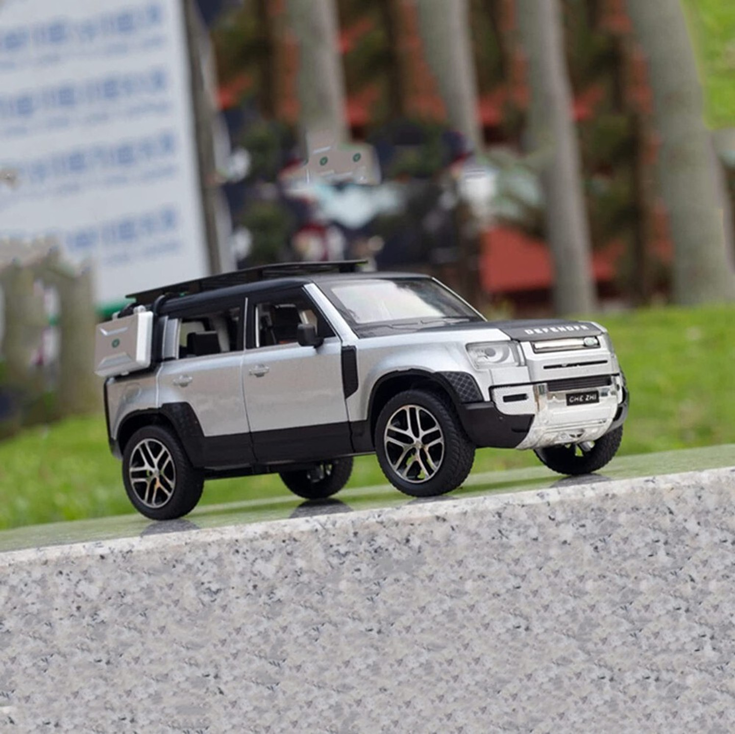 Image of DEUSON ECOM 1:24 Diecast Metal Model Car Land Rover Defender Toy Car For Kid Sound and Light