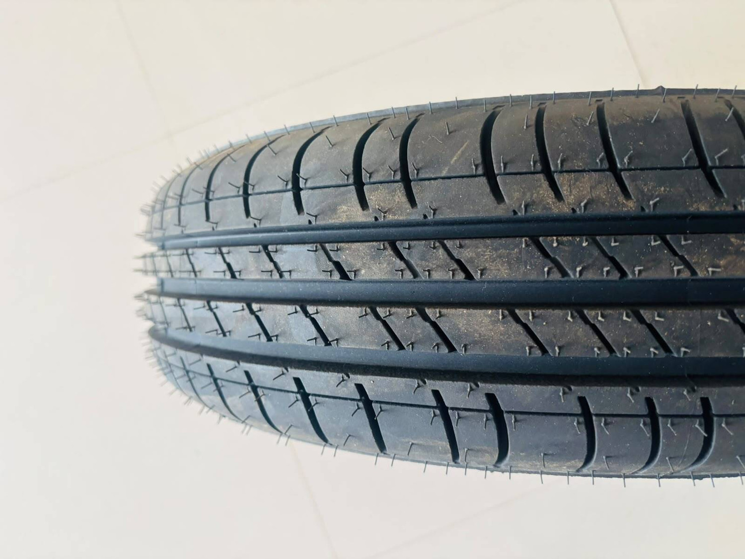 Image of Apollo 155 /80R13 79T AMAZER 4G LIFE+ TUBELESS TYRE 4 Wheeler Tyre