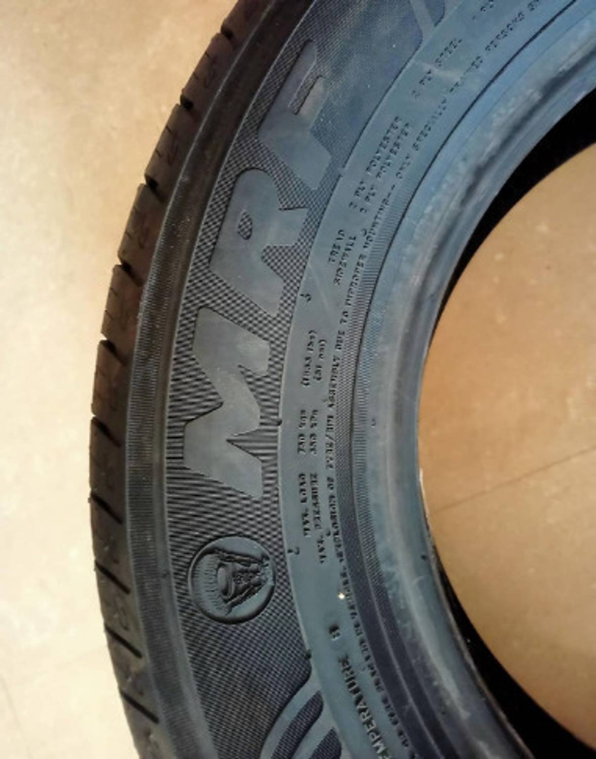 fuwafuwa③ MRF 215/65R16 98H WANDERER STREET TUBELESS CAR TYRE 4 Wheeler Tyre