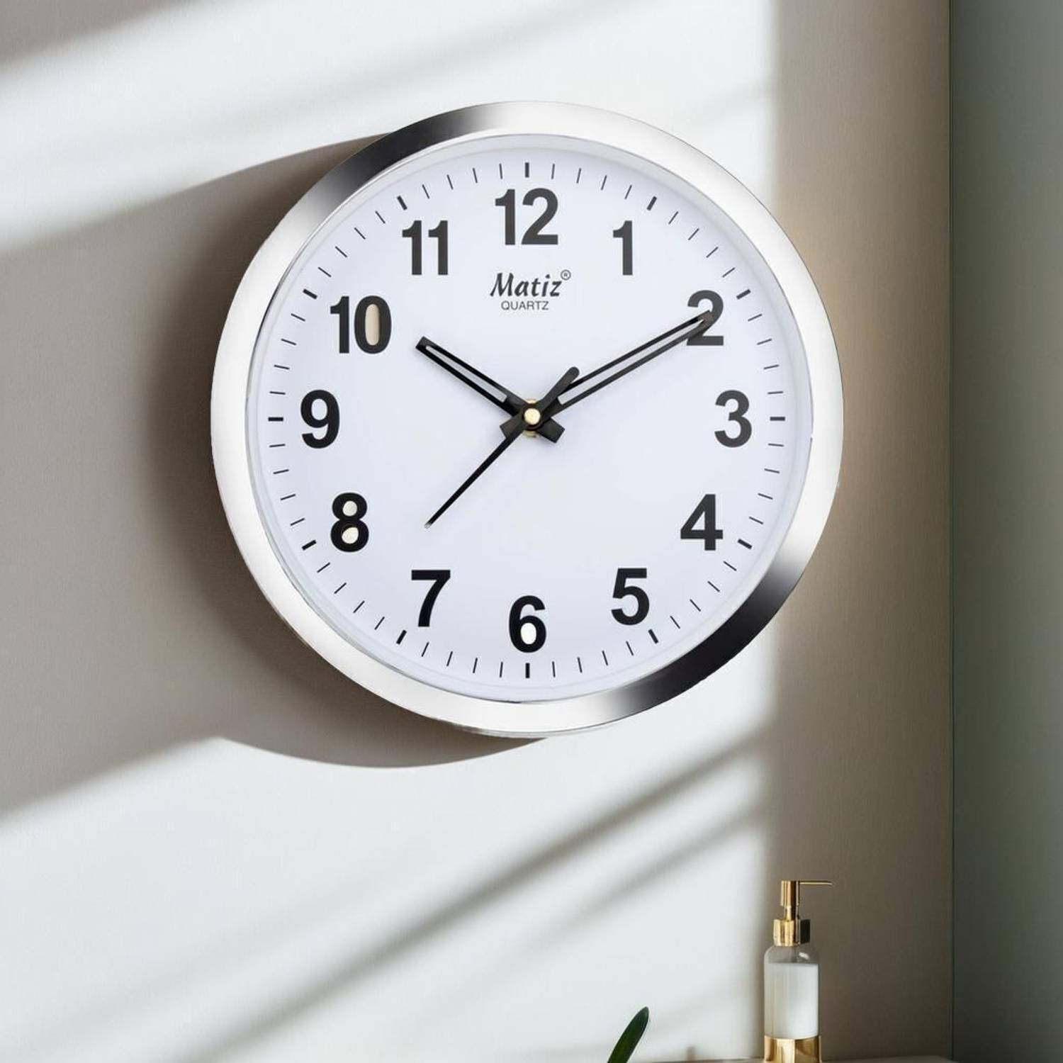 matiz Analog 20 cm X 20 cm Wall Clock (Silver, With Glass, Standa