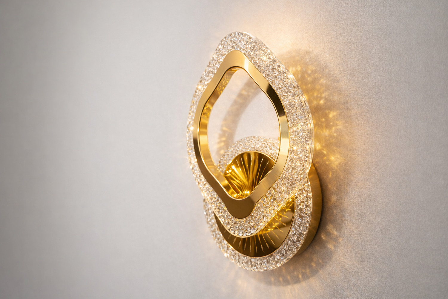 Image of THE UJALAVISTA Wallchiere Wall Lamp With Bulb
