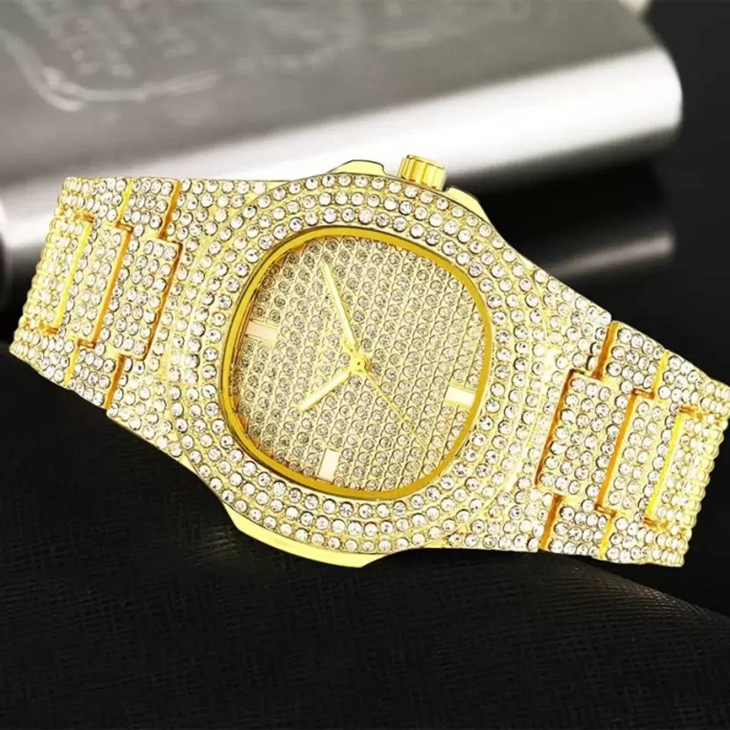 GreekWatch GW2408 Gold Analog Watch - Image 4