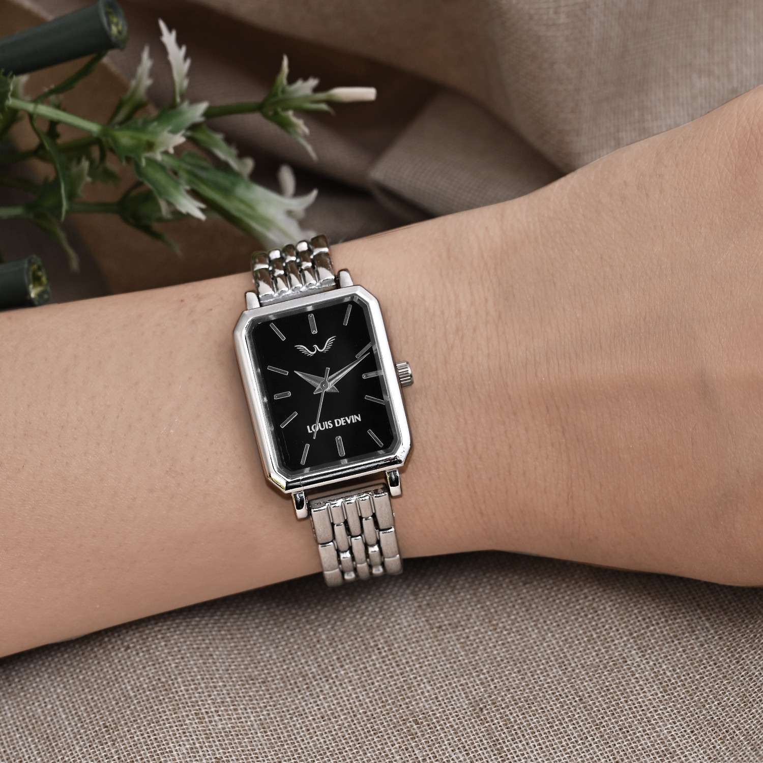 Image of LOUIS DEVIN LD-LS193-BLK-CH Silver Metal Bracelet Analog Watch - For Women