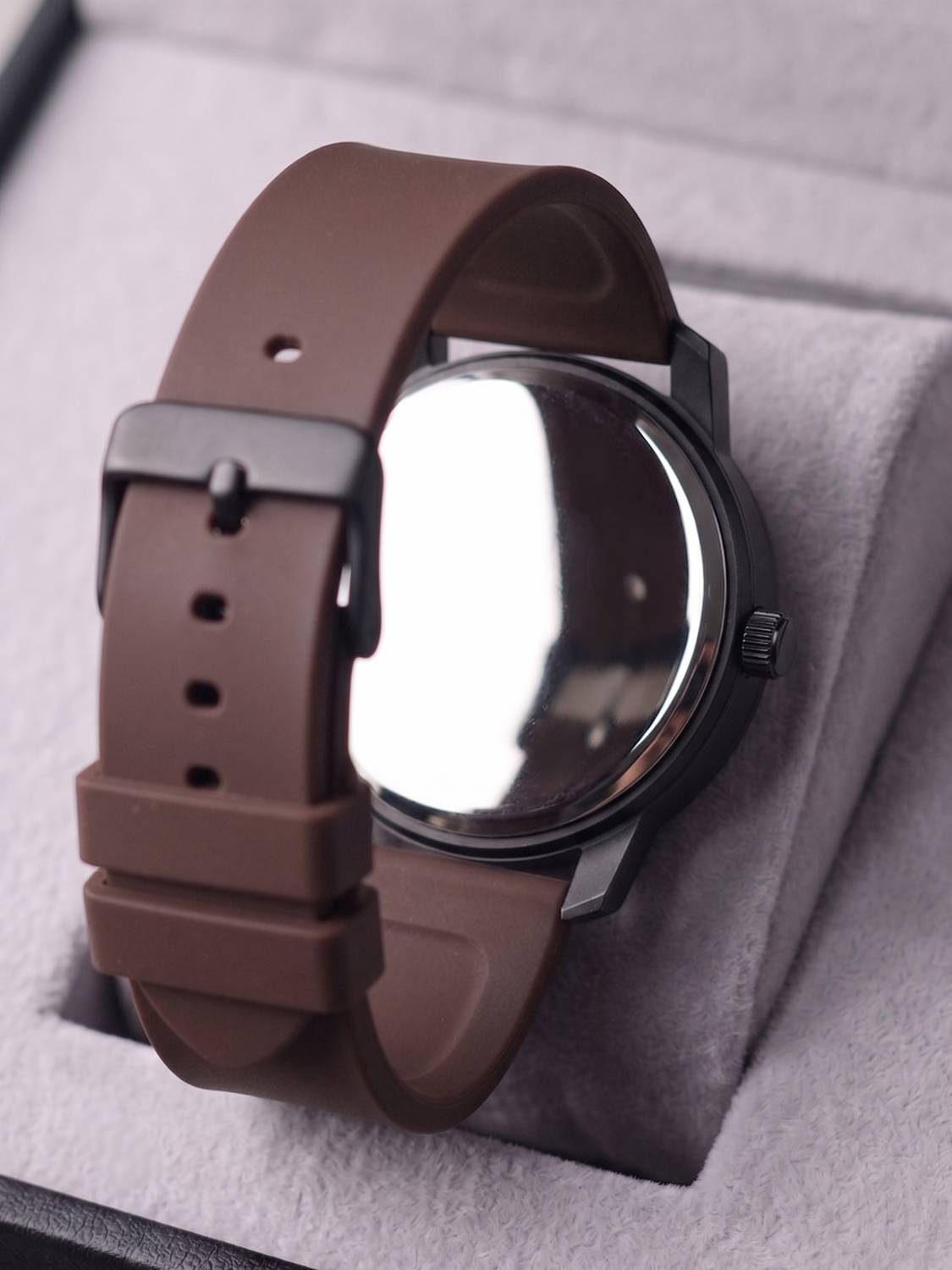 Praizy Times Silicon Strap Analog Watch - Men - Image 4