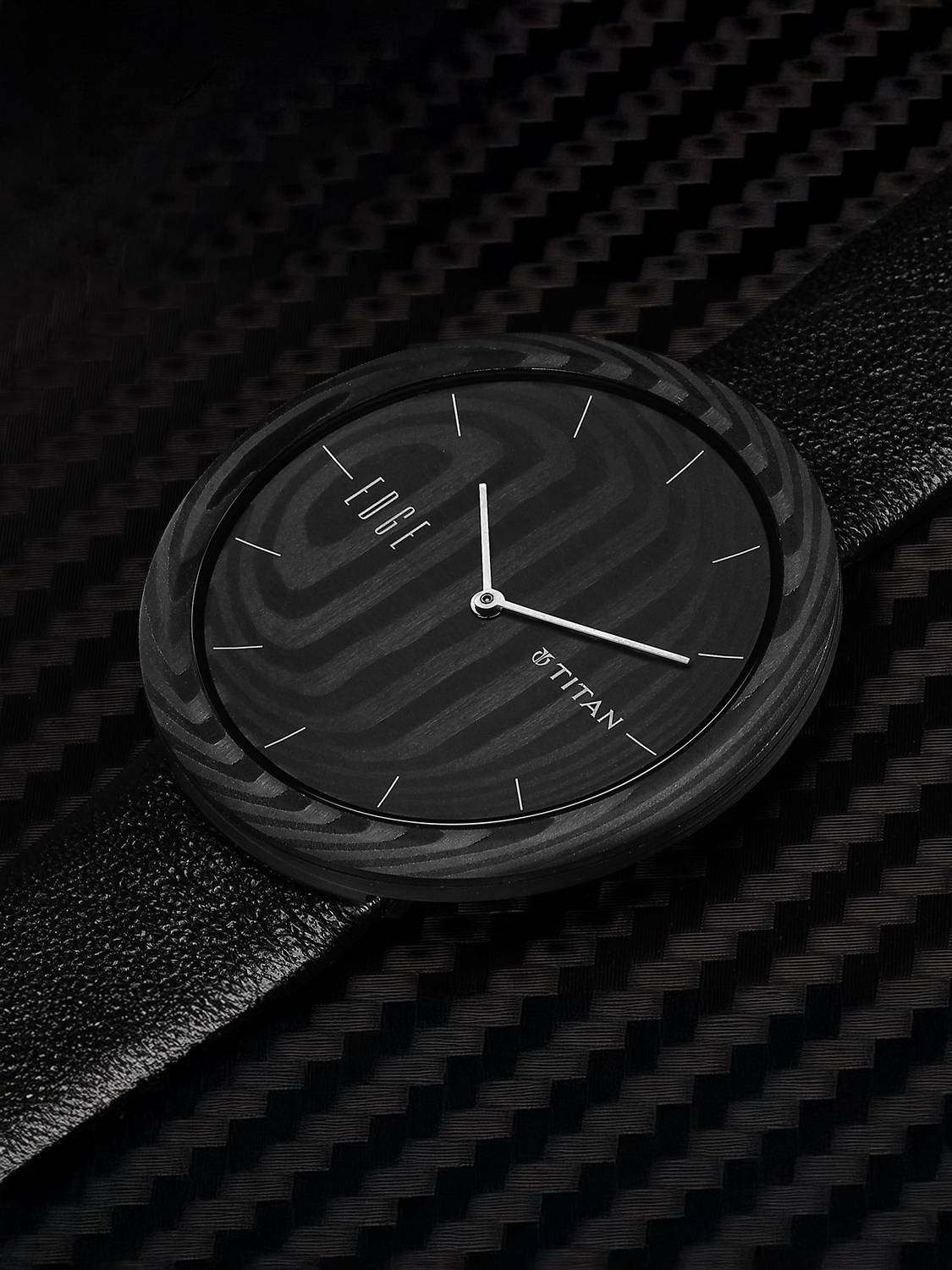 Titan Titan Edge Carbon Fibre Quartz Analog Black Dial Leather