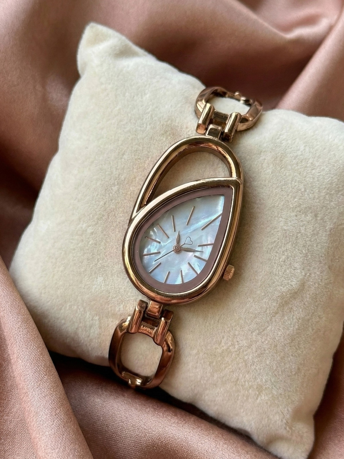 Image of Everglow Unique Teardrop Shaped Case Polished Silver Tone Bracelet. Pear Shaped Analog Watch For Women Analog Watch - For Girls