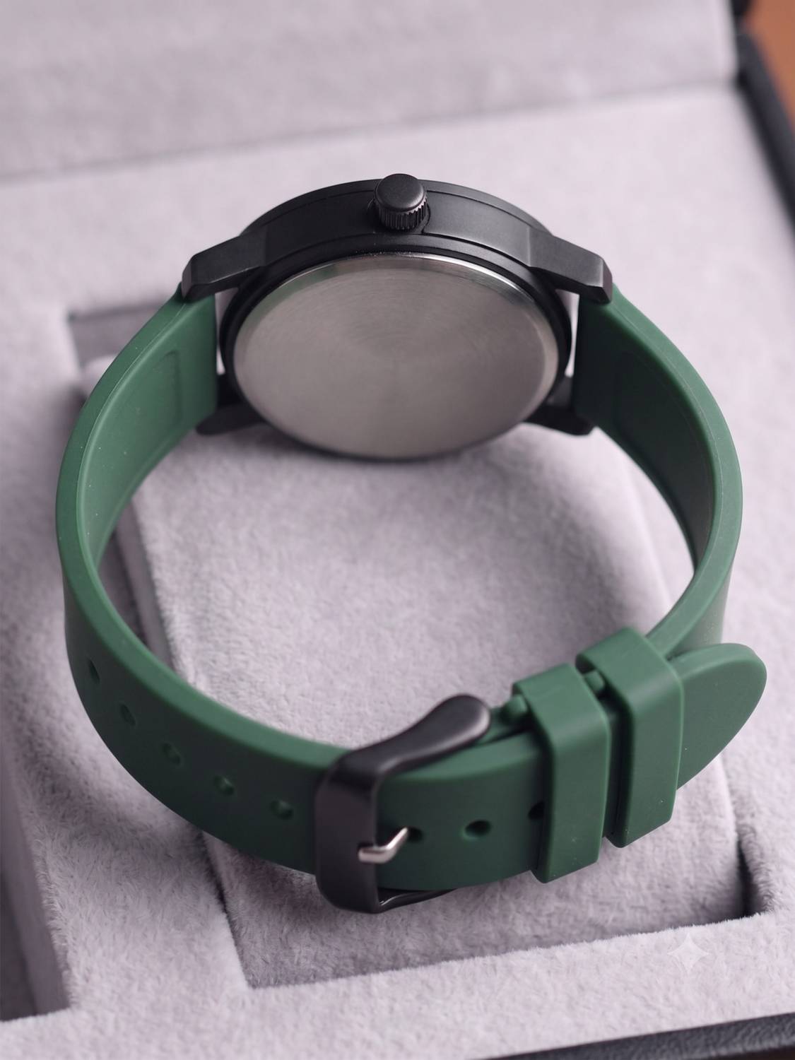 Praizy Times Silicon Strap Analog Watch - Men - Image 3