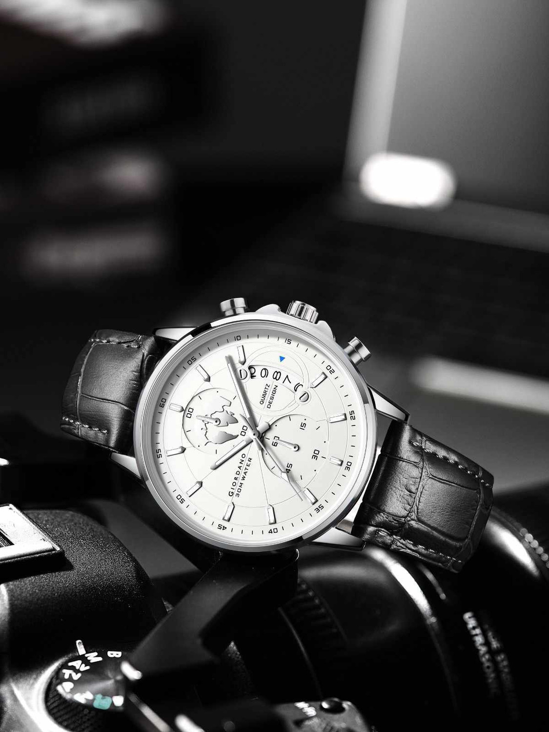 Image of GIORDANO Mutifunction Watch Silver Dial, Date Display and Leather Strap Analog Watch - For Men