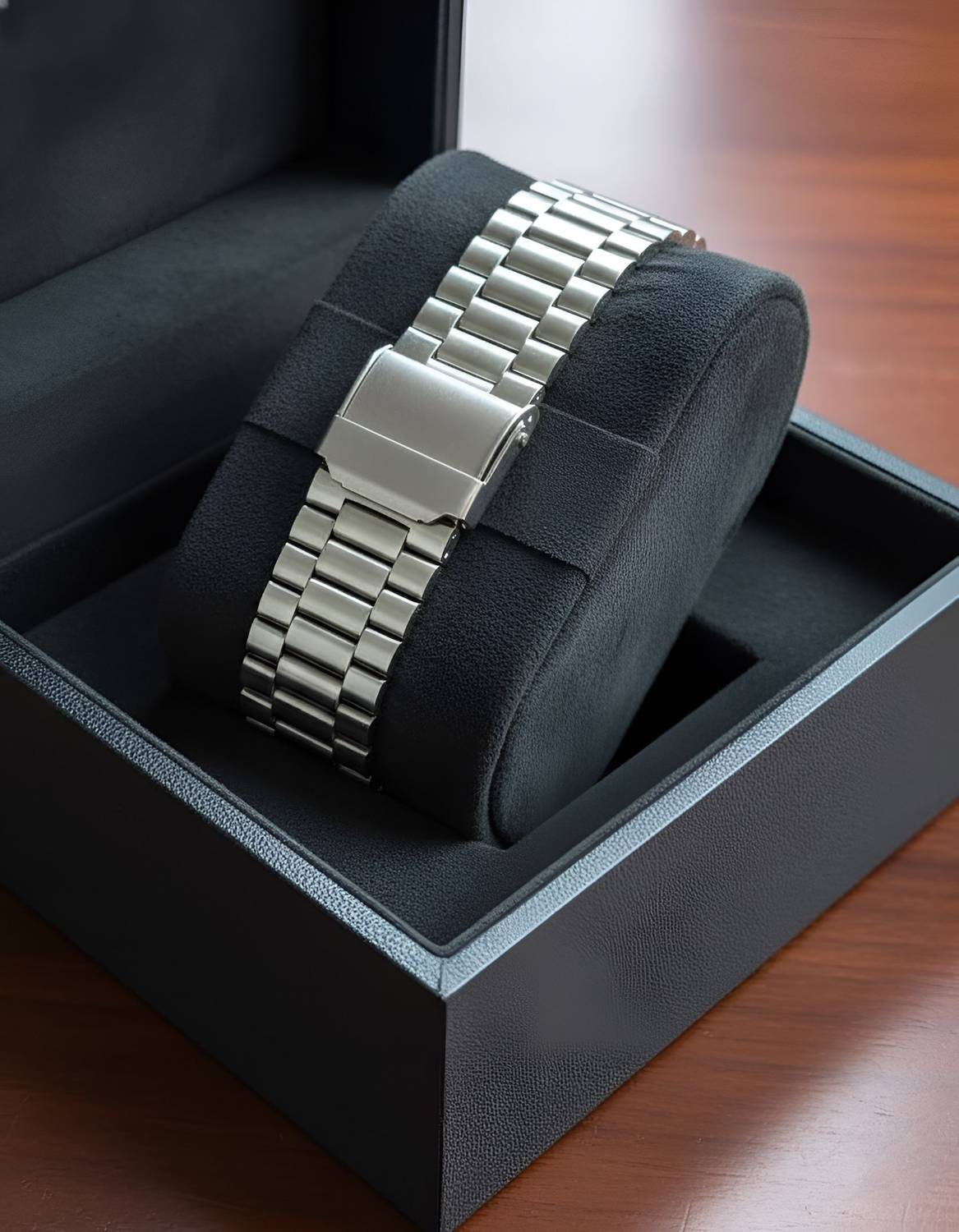 LOIS CARON LCS-8392 Square Quartz Analog Watch - Image 4
