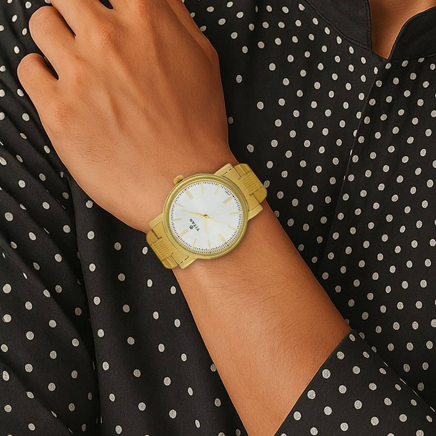 Titan Karishma White Dial Golden Stainless Steel Strap - Image 2