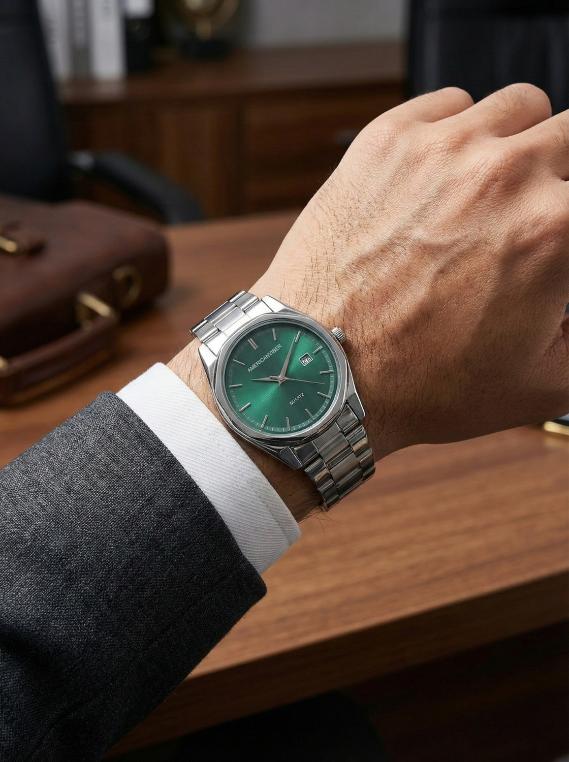 Image of Americanviber AVM0040 Men's Solid Plan Dial Quartz Watch with Adjustable Stainless Steel Belt Analog Watch - For Men