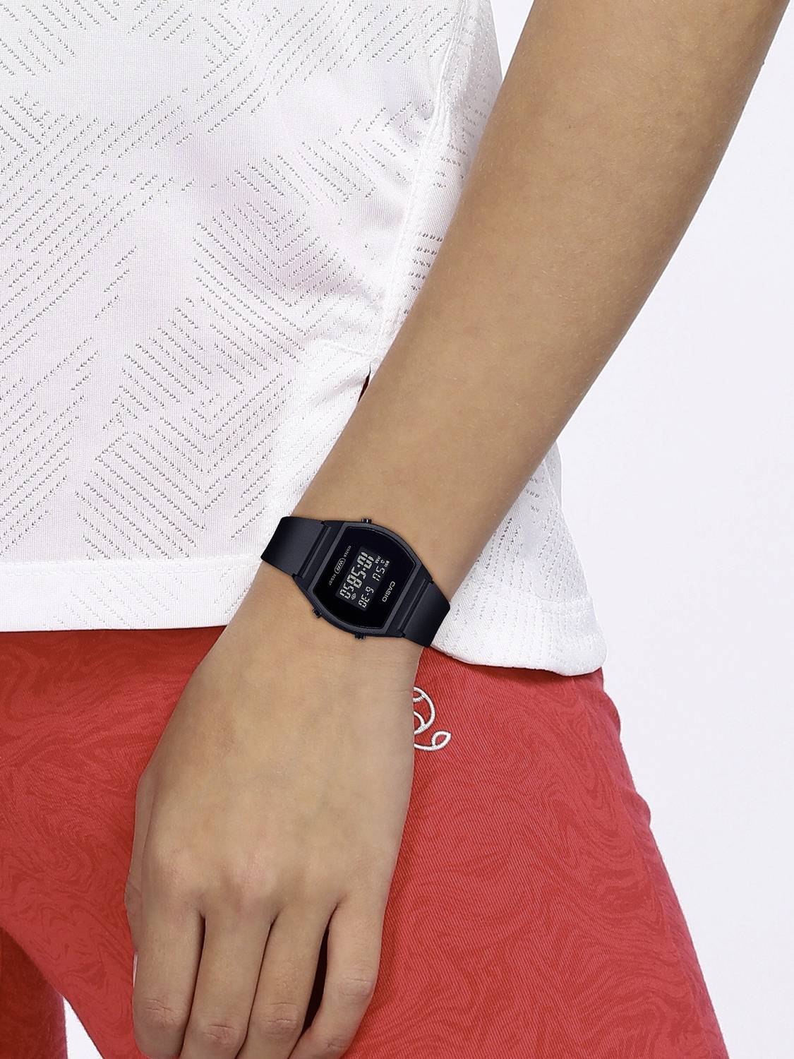 CASIO LW-204-1BDF Black Vintage Digital Watch - Image 5