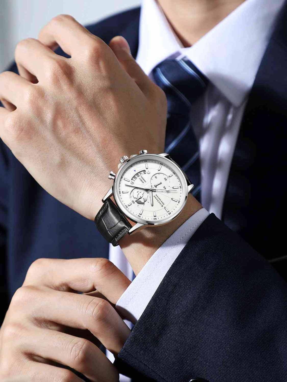 Image of GIORDANO Mutifunction Watch Silver Dial, Date Display and Leather Strap Analog Watch - For Men