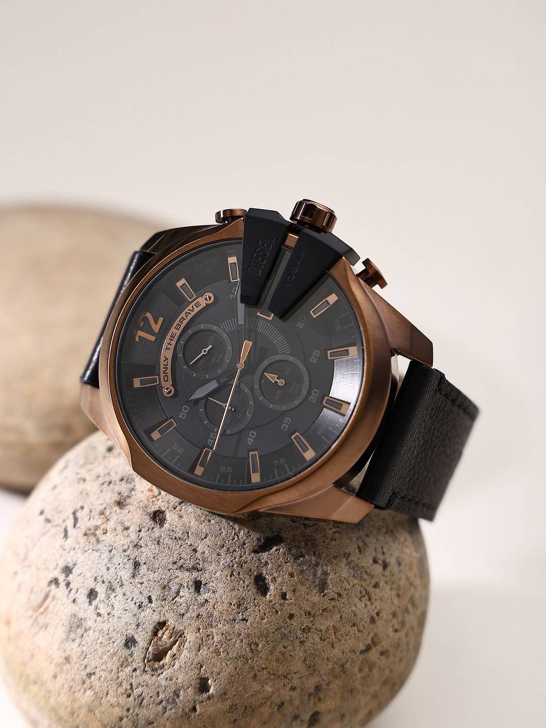 DIESEL Mega Chief MASTER CHIEF Analog Watch - For Men - Buy  display picture 3