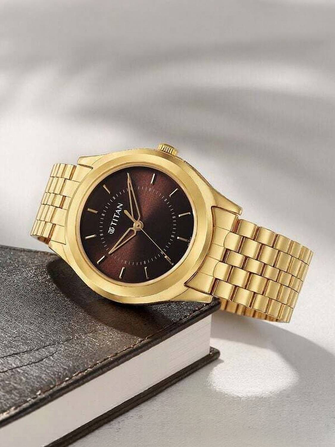 志尊mm Titan Karishma Zing Titan Karishma Zing Analog Brown Dial Gold SS