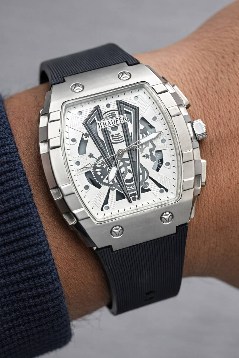 Genex Traffuer Silver Men's Watch - Image 2