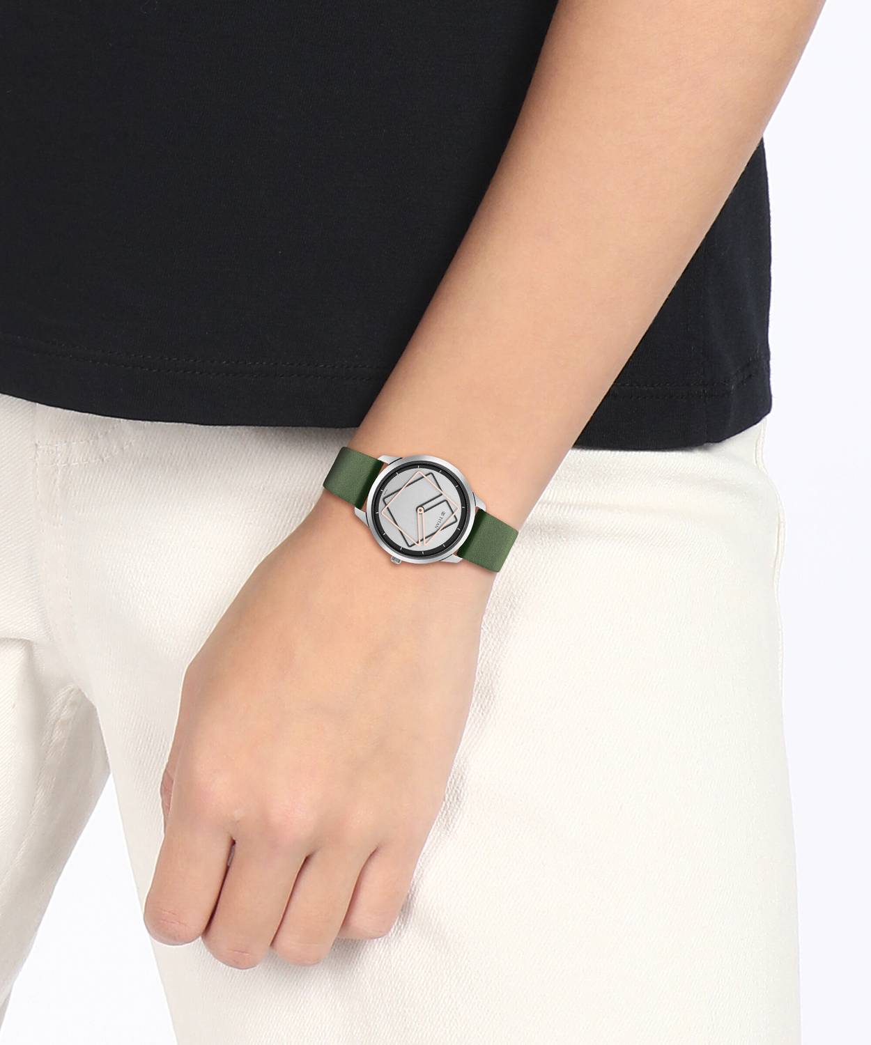 Titan 1801SL01 Geometrix Analog Watch - Image 2