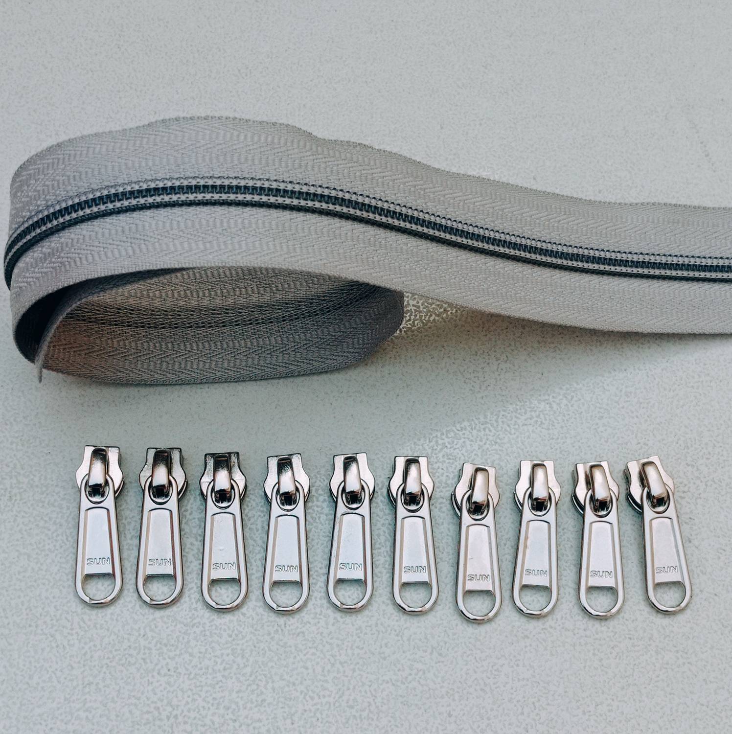 Togline ZIP NO. 5 ,5 MTR GREY ZIP AND 10 STAINLESS STEEL RUNNER Grey, Steel Nylon Two Way Open-ended Zipper