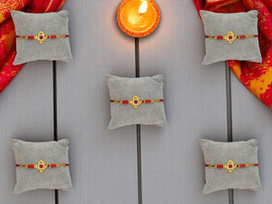 MISHAV Designer Set of 5 Rakhi (P4-51sku ) Pearl, Mauli Thread, Plastic ...
