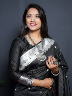 AVANTIKA FASHION Woven Kanjivaram Pure Silk, Art Silk Saree